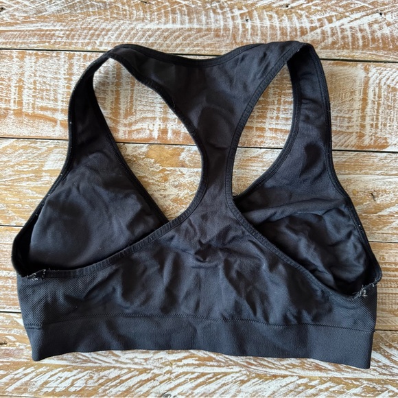 🖤Under Armour Black Performance Sports Bra🖤 ~Medium - Picture 3 of 4
